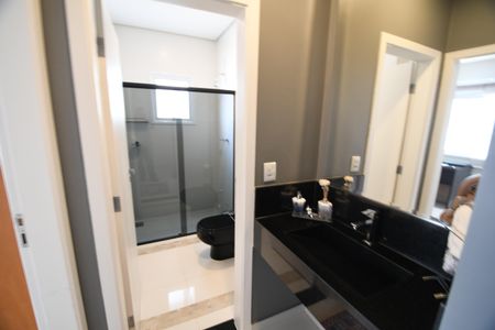 Casa de condomínio à venda com 410m², 4 quartos e 2 vagasBanheiro