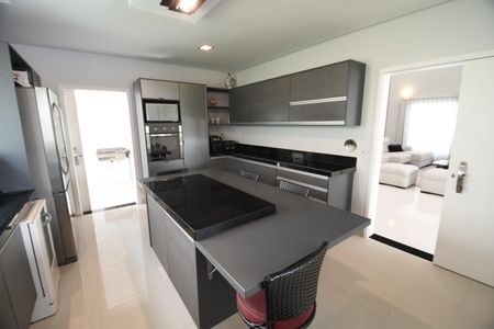 Casa de condomínio à venda com 410m², 4 quartos e 2 vagasCozinha