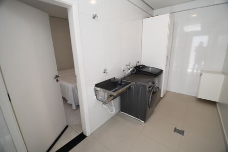 Casa de condomínio à venda com 410m², 4 quartos e 2 vagasÁrea de Serviço