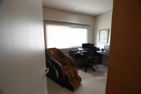 Casa de condomínio à venda com 410m², 4 quartos e 2 vagasEscritório