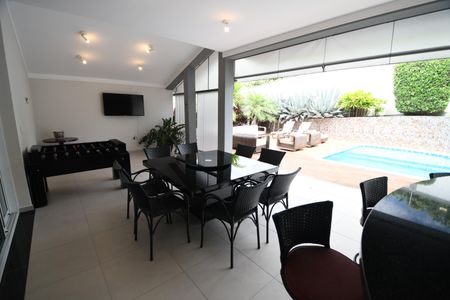 Casa de condomínio à venda com 410m², 4 quartos e 2 vagasVaranda gourmet