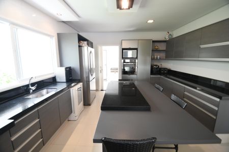 Casa de condomínio à venda com 410m², 4 quartos e 2 vagasCozinha