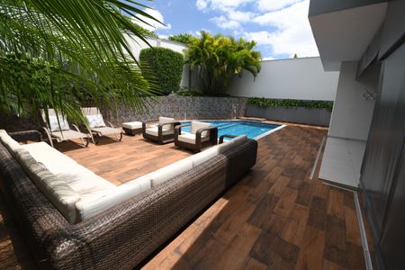 Casa de condomínio à venda com 410m², 4 quartos e 2 vagasQuintal