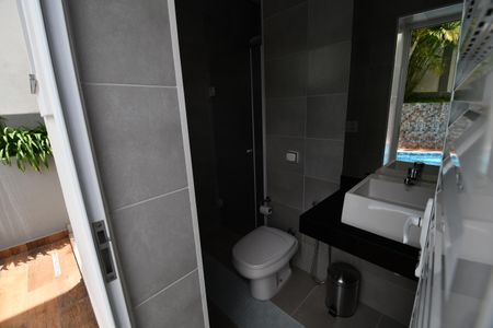 Casa de condomínio à venda com 410m², 4 quartos e 2 vagasBanheiro da Piscina