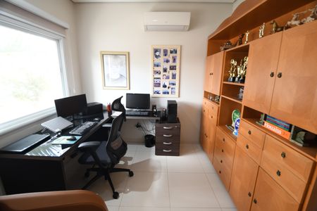 Casa de condomínio à venda com 410m², 4 quartos e 2 vagasEscritório