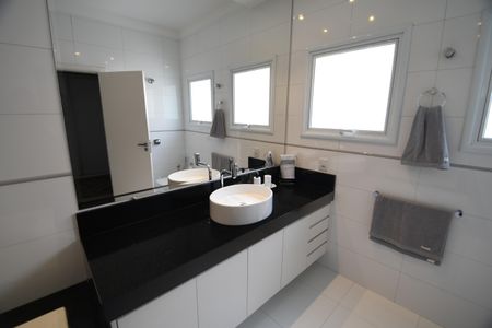 Casa de condomínio à venda com 410m², 4 quartos e 2 vagasBanheiro Suíte