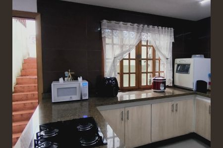 Casa à venda com 190m², 4 quartos e 2 vagas Casa à venda com 190m², 4 quartos e 2 vagasCozinha