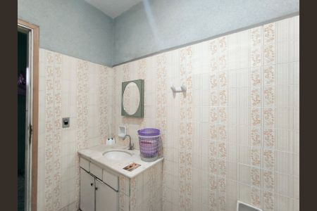 Casa à venda com 190m², 4 quartos e 2 vagas Casa à venda com 190m², 4 quartos e 2 vagasBanheiro Casa Fundos