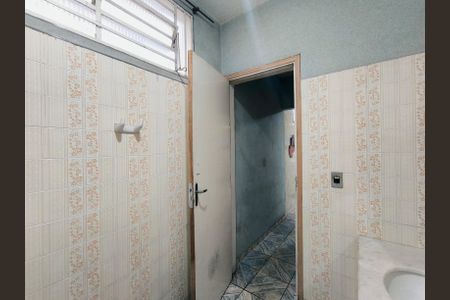 Casa à venda com 190m², 4 quartos e 2 vagas Casa à venda com 190m², 4 quartos e 2 vagasBanheiro Casa Fundos