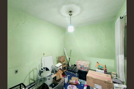 Casa à venda com 190m², 4 quartos e 2 vagas Casa à venda com 190m², 4 quartos e 2 vagasQuarto Casa Fundos