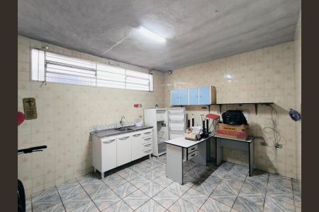 Casa à venda com 190m², 4 quartos e 2 vagas Casa à venda com 190m², 4 quartos e 2 vagasCozinha Casa Fundos