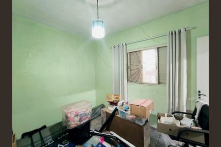 Casa à venda com 190m², 4 quartos e 2 vagas Casa à venda com 190m², 4 quartos e 2 vagasQuarto Casa Fundos