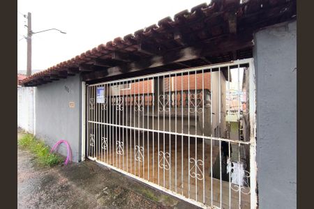 Casa à venda com 190m², 4 quartos e 2 vagas Casa à venda com 190m², 4 quartos e 2 vagasFachada