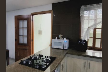 Casa à venda com 190m², 4 quartos e 2 vagas Casa à venda com 190m², 4 quartos e 2 vagasCozinha