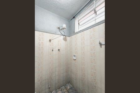 Casa à venda com 190m², 4 quartos e 2 vagas Casa à venda com 190m², 4 quartos e 2 vagasBanheiro Casa Fundos