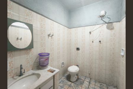 Casa à venda com 190m², 4 quartos e 2 vagas Casa à venda com 190m², 4 quartos e 2 vagasBanheiro Casa Fundos