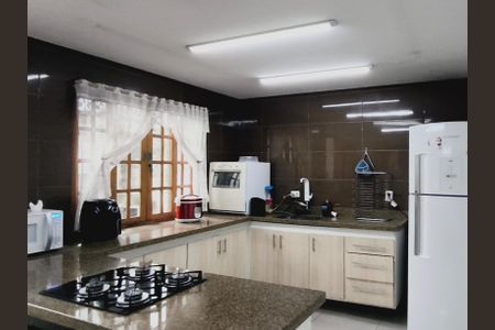 Casa à venda com 190m², 4 quartos e 2 vagas Casa à venda com 190m², 4 quartos e 2 vagasCozinha