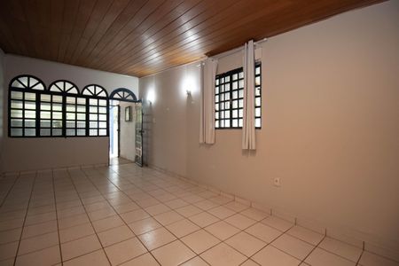 Sala de casa para alugar com 3 quartos, 100m² em Shigs 713, Brasília