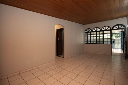 Sala de casa para alugar com 3 quartos, 100m² em Shigs 713, Brasília
