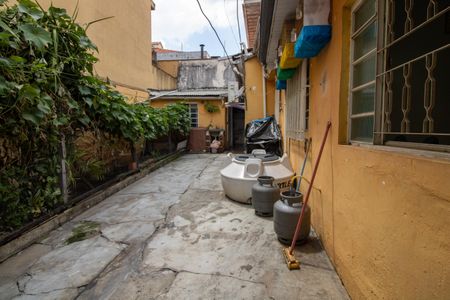 Casa à venda com 120m², 2 quartos e 1 vagaquintal fundo