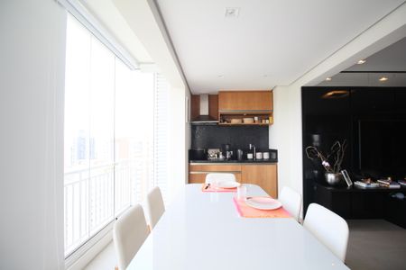 Sala de apartamento para alugar com 2 quartos, 103m² em Vila Suzana, São Paulo