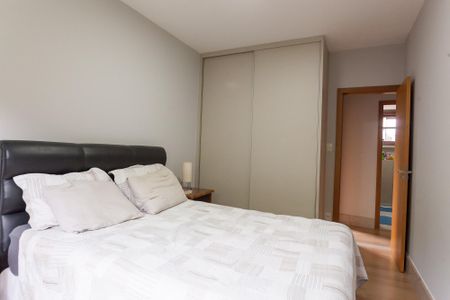 Casa de condomínio à venda com 1000m², 5 quartos e 4 vagas Casa de condomínio à venda com 1000m², 5 quartos e 4 vagasquarto 2