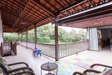 Casa de condomínio à venda com 1000m², 5 quartos e 4 vagas Casa de condomínio à venda com 1000m², 5 quartos e 4 vagasvaranda