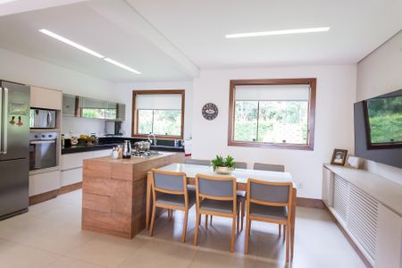 Casa de condomínio à venda com 1000m², 5 quartos e 4 vagas Casa de condomínio à venda com 1000m², 5 quartos e 4 vagasCozinha