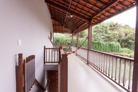 Casa de condomínio à venda com 1000m², 5 quartos e 4 vagas Casa de condomínio à venda com 1000m², 5 quartos e 4 vagasvaranda