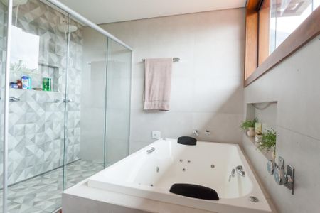 Casa de condomínio à venda com 1000m², 5 quartos e 4 vagas Casa de condomínio à venda com 1000m², 5 quartos e 4 vagasBanheiro suite