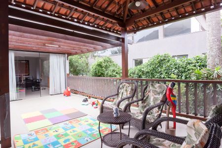 varanda  de casa de condomínio à venda com 5 quartos, 1000m² em Retiro do Chalé, Brumadinho