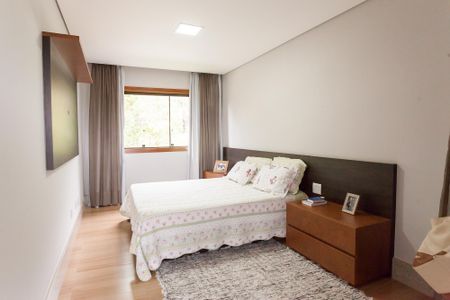 Casa de condomínio à venda com 1000m², 5 quartos e 4 vagas Casa de condomínio à venda com 1000m², 5 quartos e 4 vagassuite