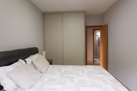 Casa de condomínio à venda com 1000m², 5 quartos e 4 vagas Casa de condomínio à venda com 1000m², 5 quartos e 4 vagasquarto 2