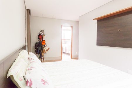 Casa de condomínio à venda com 1000m², 5 quartos e 4 vagas Casa de condomínio à venda com 1000m², 5 quartos e 4 vagassuite