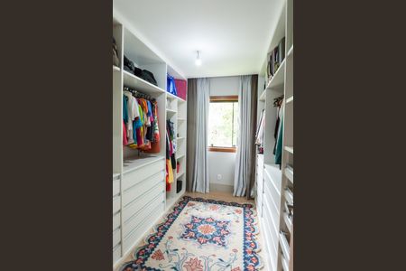 closet suite de casa de condomínio à venda com 5 quartos, 1000m² em Retiro do Chalé, Brumadinho