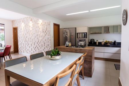 Casa de condomínio à venda com 1000m², 5 quartos e 4 vagas Casa de condomínio à venda com 1000m², 5 quartos e 4 vagasCozinha