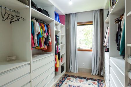Casa de condomínio à venda com 1000m², 5 quartos e 4 vagas Casa de condomínio à venda com 1000m², 5 quartos e 4 vagascloset suite