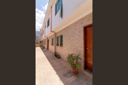 Casa de condomínio para alugar com 64m², 2 quartos e 1 vagaÁrea comum