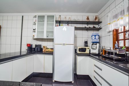 Casa à venda com 150m², 3 quartos e 4 vagas Casa à venda com 150m², 3 quartos e 4 vagasCozinha