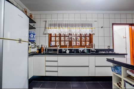 Casa à venda com 150m², 3 quartos e 4 vagas Casa à venda com 150m², 3 quartos e 4 vagasCozinha