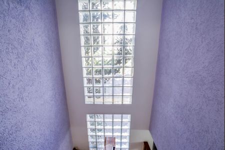 Casa à venda com 150m², 3 quartos e 4 vagas Casa à venda com 150m², 3 quartos e 4 vagasEscada