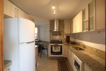 Apartamento à venda com 130m², 3 quartos e 2 vagasCozinha