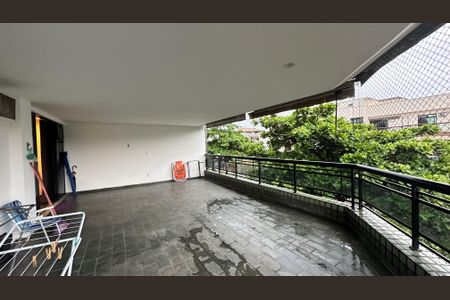 Apartamento à venda com 120m², 2 quartos e 2 vagasVaranda