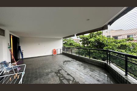 Apartamento à venda com 120m², 2 quartos e 2 vagas Apartamento à venda com 120m², 2 quartos e 2 vagasVaranda