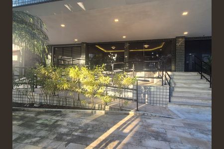 Apartamento à venda com 120m², 2 quartos e 2 vagas Apartamento à venda com 120m², 2 quartos e 2 vagasFachada