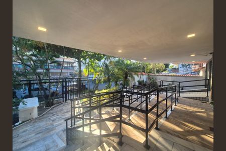 Apartamento à venda com 120m², 2 quartos e 2 vagas Apartamento à venda com 120m², 2 quartos e 2 vagasEntrada