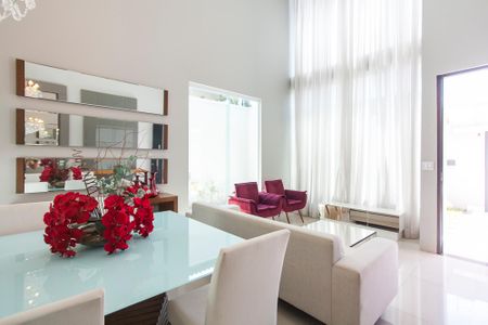 Casa para alugar com 300m², 4 quartos e 2 vagasSala