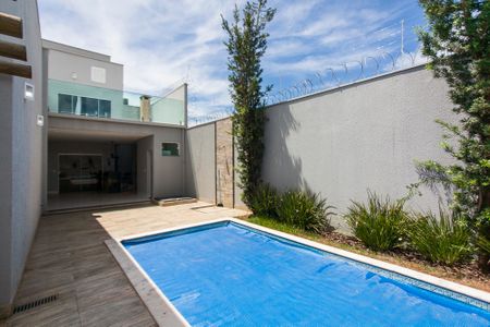 Casa para alugar com 300m², 4 quartos e 2 vagasPiscina