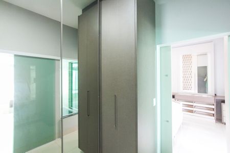 Casa para alugar com 300m², 4 quartos e 2 vagasCloset da Suite Master