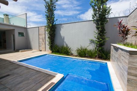 Casa para alugar com 300m², 4 quartos e 2 vagasPiscina